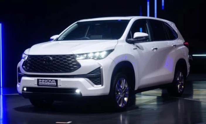 Đại lý Việt Nam bắt đầu nhận cọc Toyota Innova 2023, Mitsubishi Xpander ‘đứng ngồi không yên’