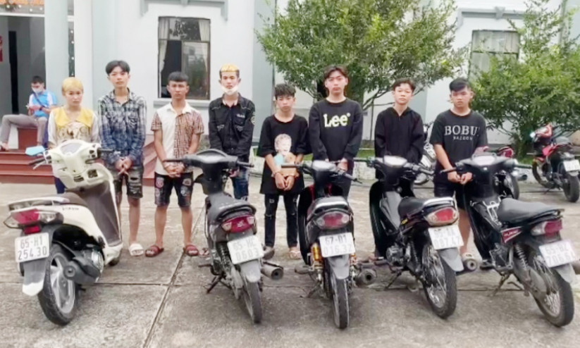 8 thiếu niên ở Cần Thơ cướp xe máy người đi đường lúc rạng sáng