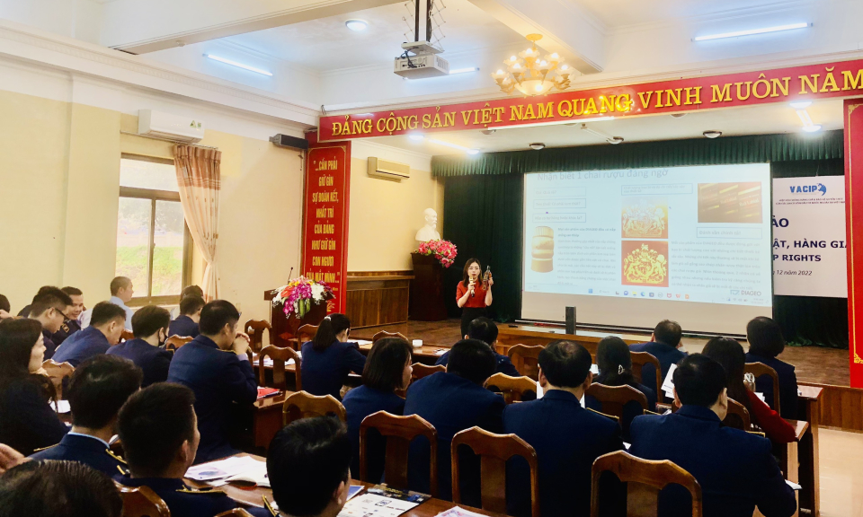 Tập huấn nghiệp vụ và kỹ năng phân biệt hàng giả, hàng thật