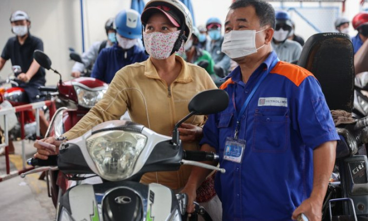 Giá xăng ngày mai có thể về mức thấp nhất năm