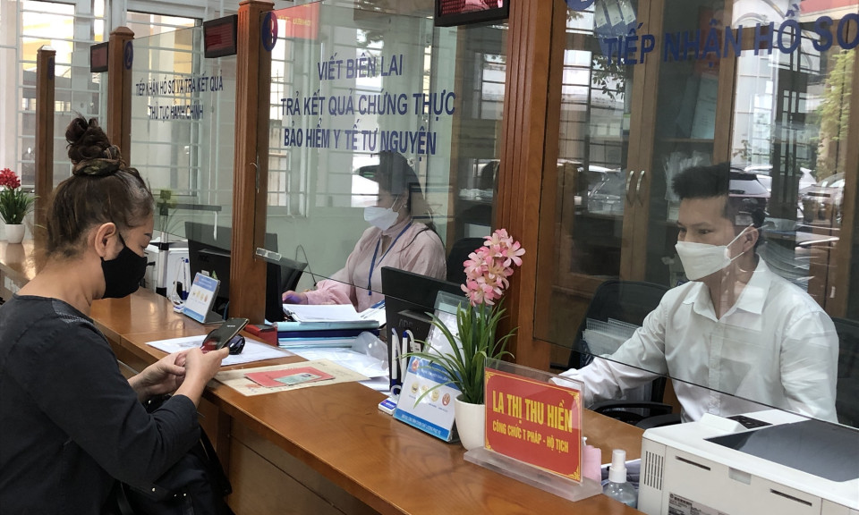Cán bộ, công chức làm thêm giờ vào ngày Tết hưởng lương thế nào?