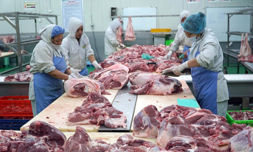 Hàng Tết đủ nguồn cung, tăng giá nhẹ