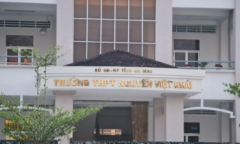 Nam sinh ở Cà Mau bị chém nhiều nhát gần cổng trường