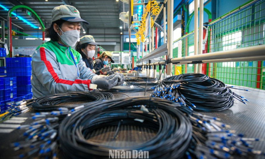 ADB dự báo kinh tế Việt Nam tăng trưởng 7,5% trong năm nay