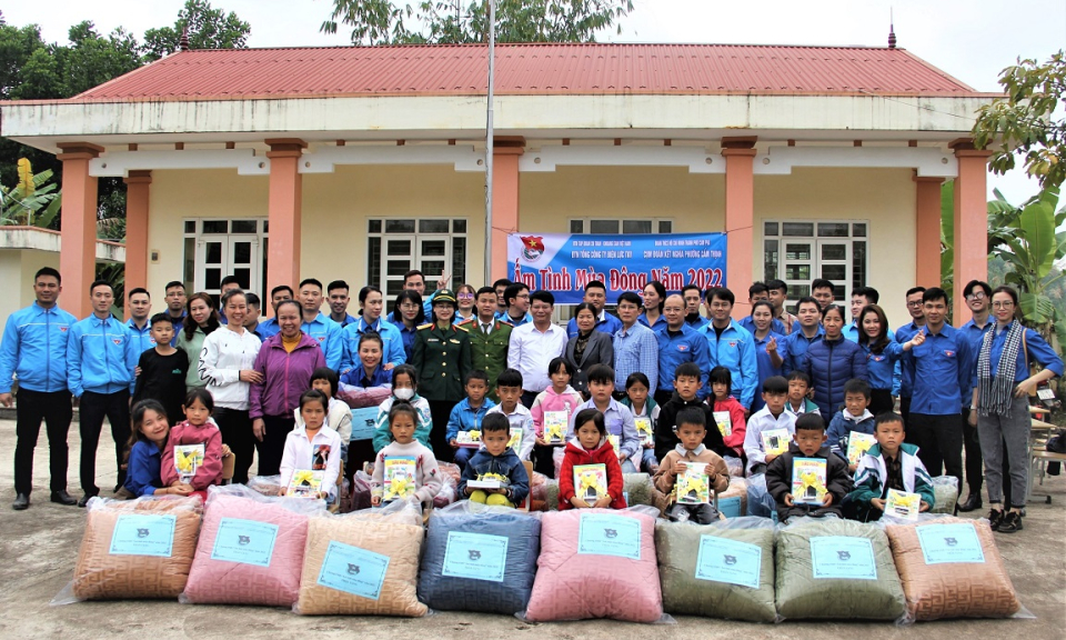 Chương trình "Ấm tình mùa đông năm 2022" tại Đầm Hà