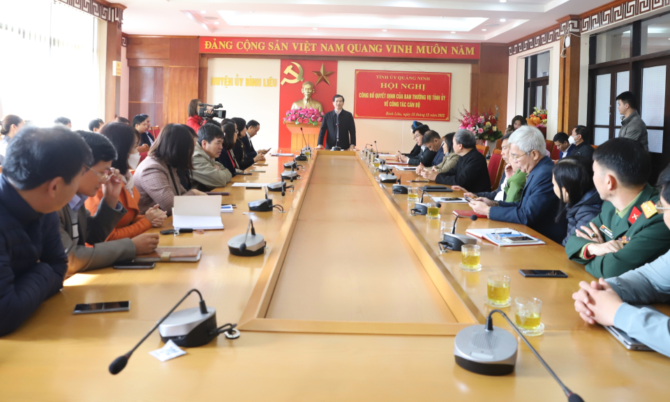 Trao quyết định chuẩn y Bí thư Huyện uỷ Bình Liêu