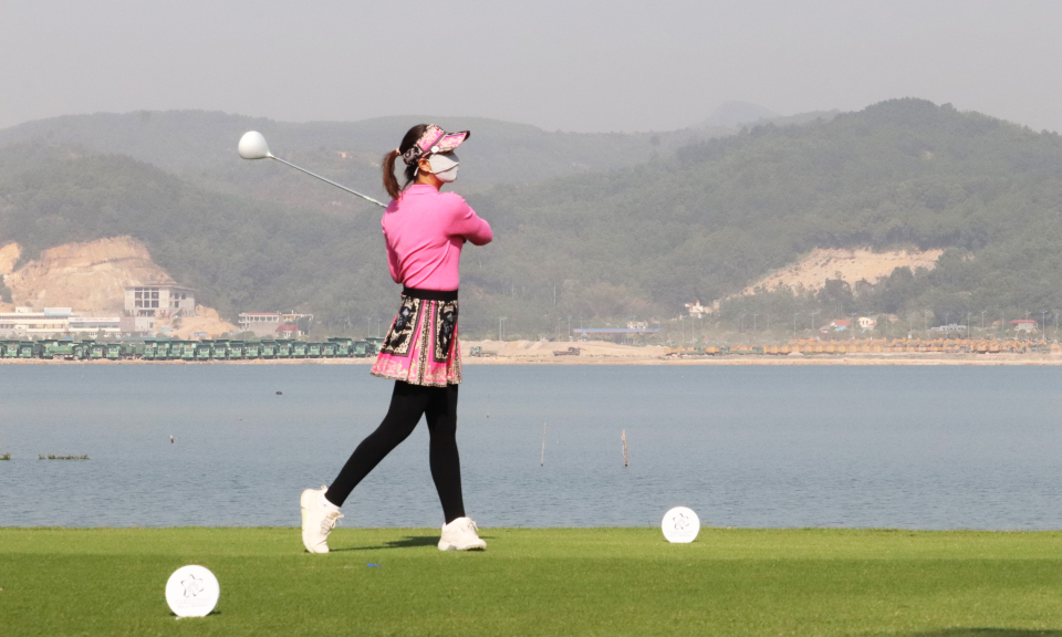 Golf Quảng Ninh dừng chân ở Tứ kết đồng đội nam, nữ