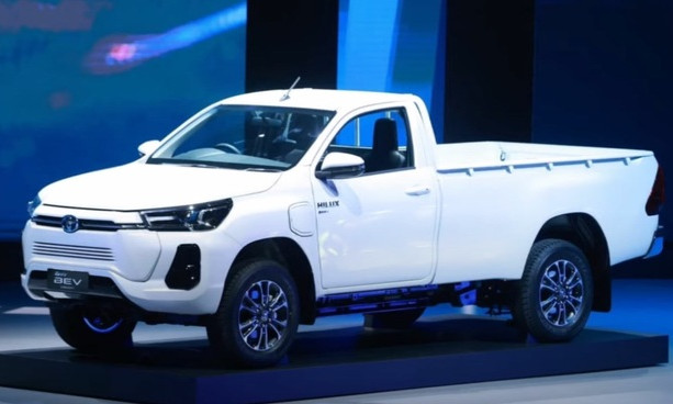 Toyota gây bất ngờ khi ra mắt concept xe bán tải chạy điện