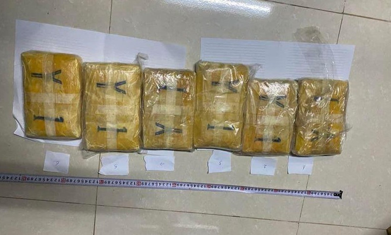 2 thanh niên tàng trữ 54.000 viên ma túy