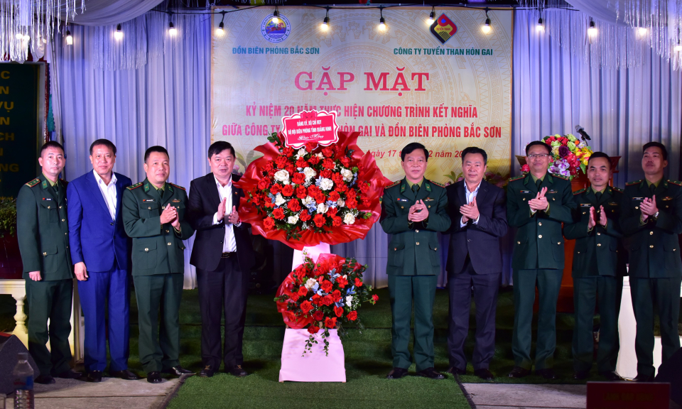 Đồn BP Bắc Sơn và Công ty tuyển than Hòn Gai kỷ niệm 20 năm ngày kết nghĩa
