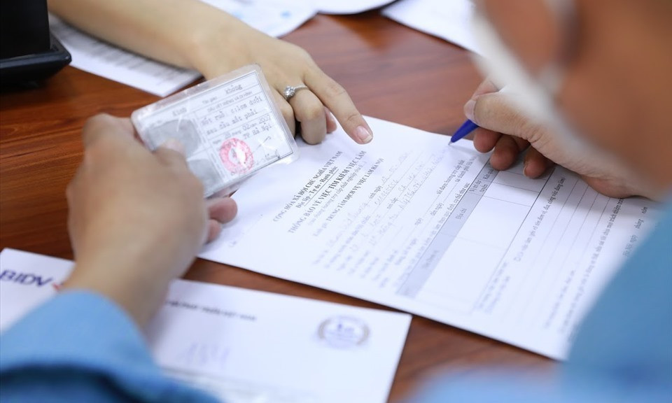 Làm giả hồ sơ hưởng bảo hiểm thất nghiệp thì bị xử phạt như thế nào?