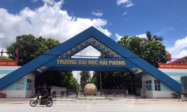 Bị yêu cầu rời khỏi ký túc ngày giá rét, sinh viên Đại học Hải Phòng 'khóc thét' 