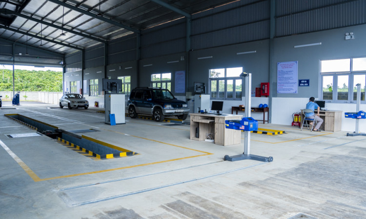 Nguy cơ mất an toàn giao thông cao từ việc đăng kiểm nhộm nhoạm