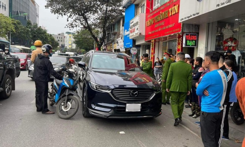 Công an thông tin vụ tài xế ô tô dùng vật giống súng đe dọa lái xe của ngân hàng