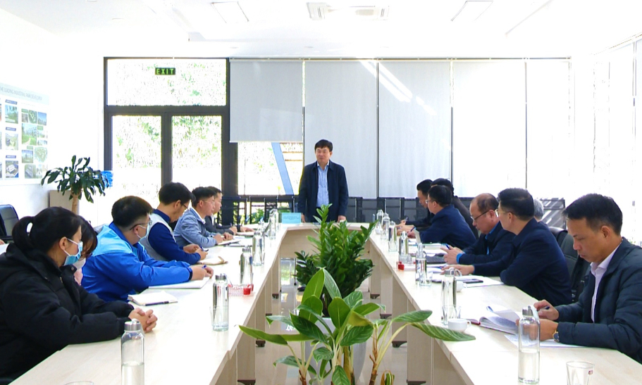 Phó Bí thư Thường trực Tỉnh ủy Ngô Hoàng Ngân kiểm tra công tác chuẩn bị Tết cho người lao động tại TX Quảng Yên