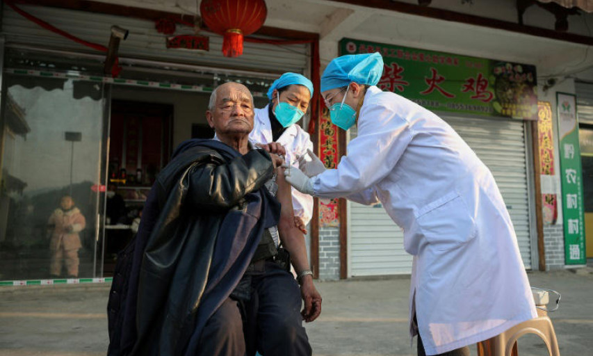 Mỹ ngỏ ý chia sẻ vaccine ngừa COVID-19 cho Trung Quốc