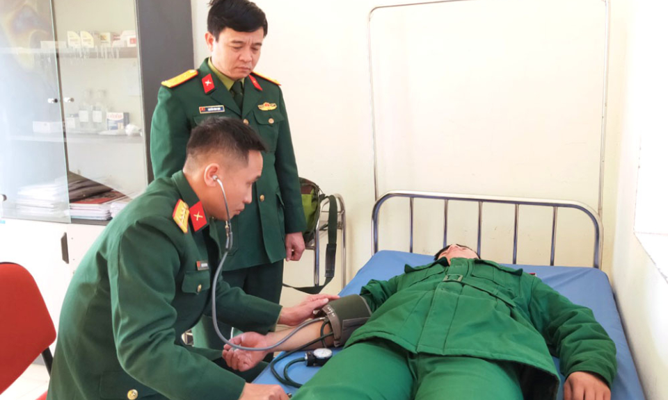 Thượng uý quân y đa năng