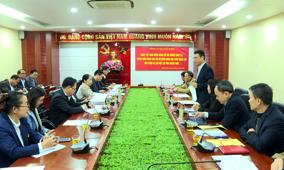 Tiếp và làm việc với Đoàn lớp bồi dưỡng công tác Tuyên huấn Lào