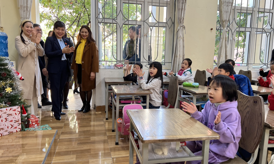 Đoàn Đại biểu Quốc hội tỉnh giám sát đổi mới chương trình sách giáo khoa tại Hạ Long, Uông Bí