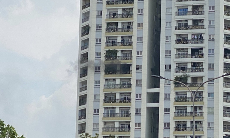 Cháy tòa nhà ở quận 11, hàng nghìn người tháo chạy 