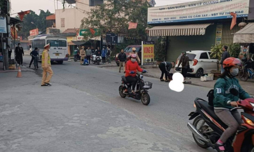 Không chấp hành hiệu lệnh, nam thanh niên đi xe máy tông bị thương 1 CSGT
