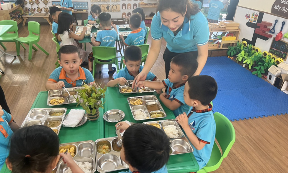 Đảm bảo an toàn thực phẩm bữa ăn trường học