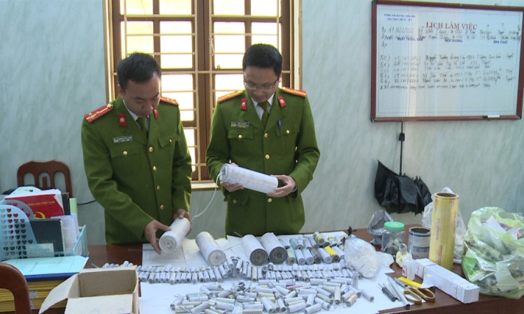 Lên mạng học chế tạo pháo bán kiếm lời