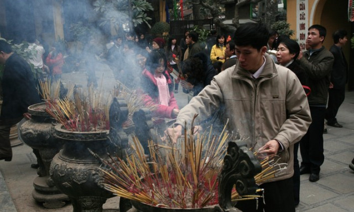 Chọn hương thắp an toàn ngày Tết, tránh hại sức khỏe