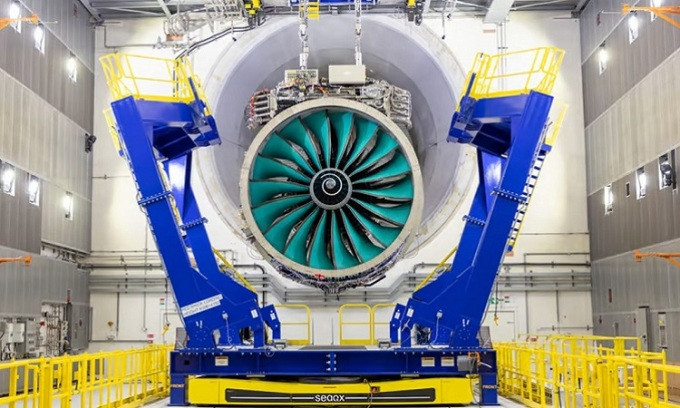 Rolls-Royce lắp ráp xong động cơ máy bay lớn nhất thế giới 