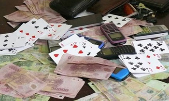 Trạm trưởng y tế bị bắt tại sới bạc