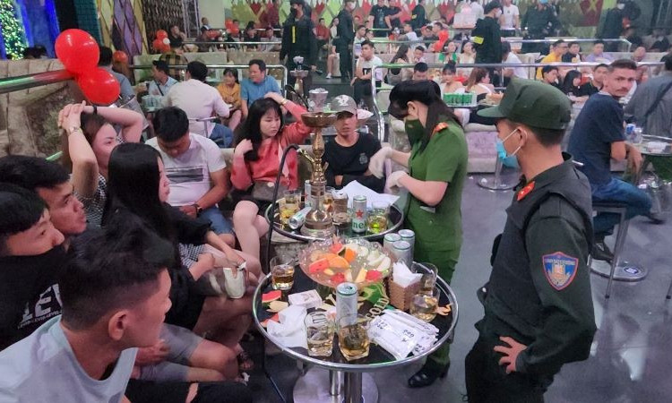 Kiên Giang phát hiện 139 người dương tính với ma túy tại một quán bar 