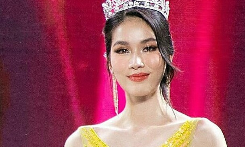 BTC Hoa hậu Việt Nam xin lỗi vì váy xuyên thấu của Phương Anh 