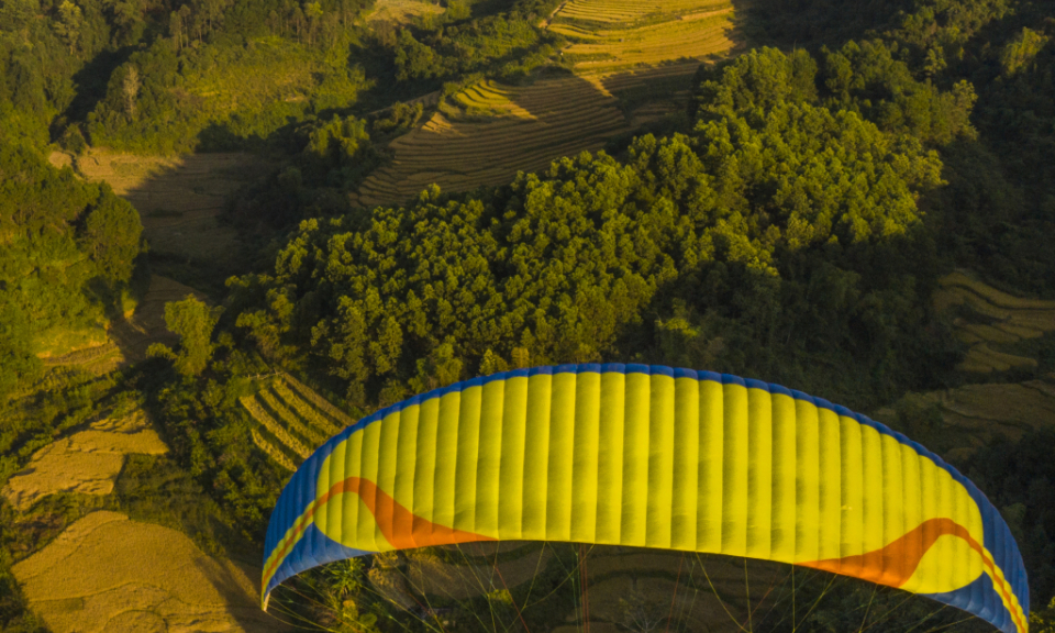 Quang Ninh through the eyes of paragliders