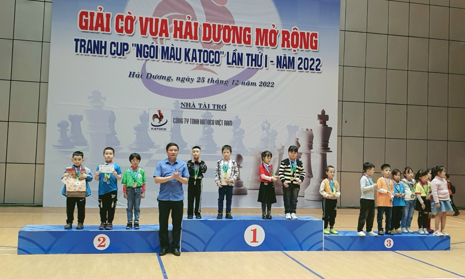 Đoàn Quảng Ninh đoạt 3 huy chương vàng tại Giải cờ vua Hải Dương mở rộng