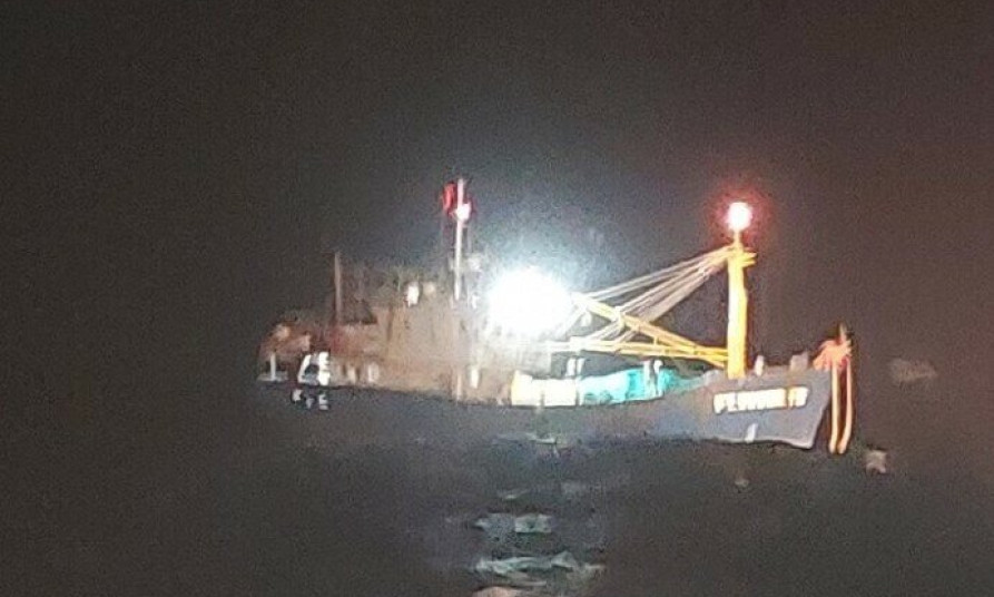 Xuyên đêm vượt sóng lớn cứu 6 ngư dân gặp nạn ngoài biển