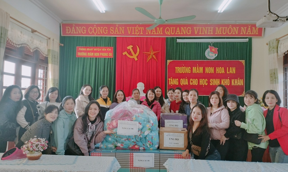 Chương trình “Áo ấm cho em” tại xã vùng cao Phong Dụ (Tiên Yên)