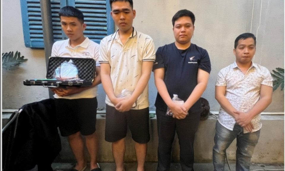 Triệt phá tụ điểm đánh bạc núp trong quán cà phê