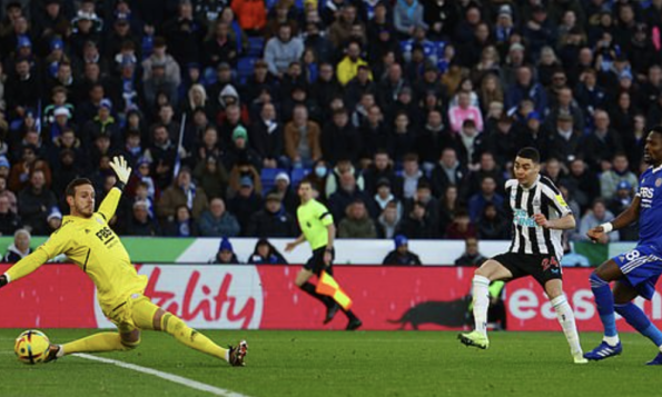 Newcastle lên nhì bảng Ngoại hạng Anh