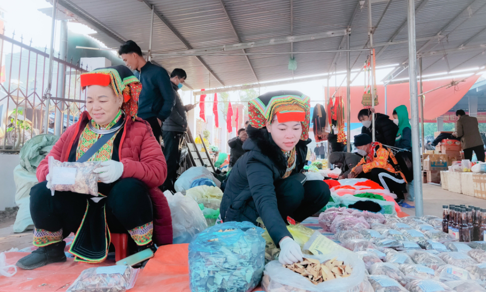 Luong Mong highland market aims to promote community-based tourism