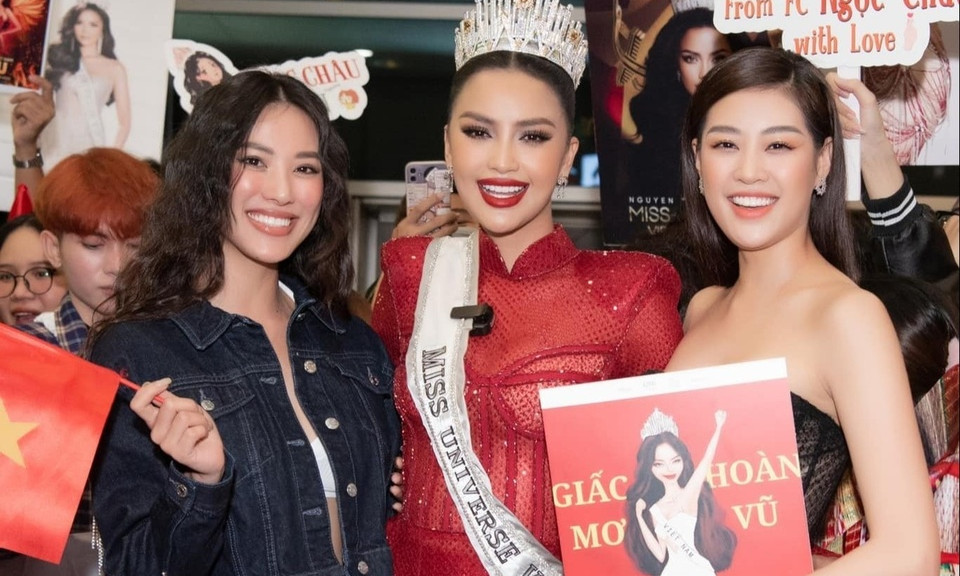 Ngọc Châu đến Mỹ thi Hoa hậu Hoàn vũ 2022