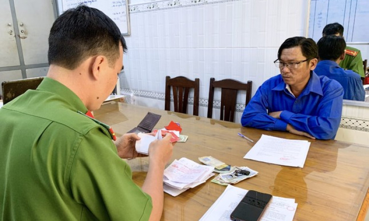 Bắt thầy cúng lừa đảo 'di cung hoán số’, chiếm đoạt hơn 700 triệu đồng