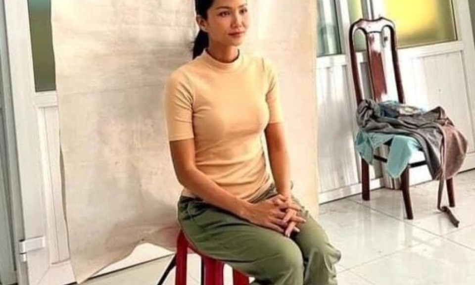 H’Hen Niê thừa nhận giả tạo, giả khổ để chịu đựng sự miệt thị