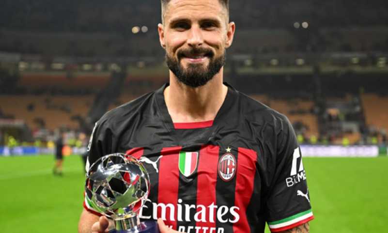 Thi đấu xuất sắc, Giroud được AC Milan trao quà