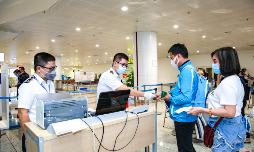 Sáng 31/12: Phòng chống dịch COVID-19 là ưu tiên hàng đầu dịp Tết, theo dõi chặt biến thể mới