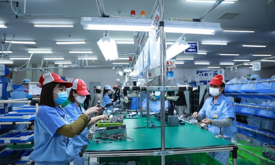 Nghỉ việc trước Tết có được nhận tiền thưởng Tết không?