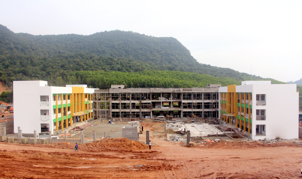 Trường Tiểu học và THCS xã Vạn Yên đang tích cực được hoàn thiện.