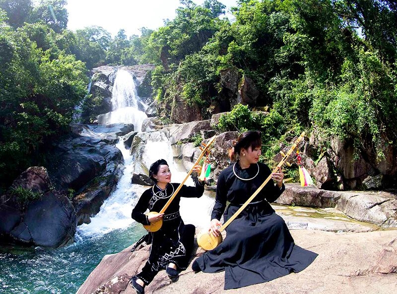 Local people sing Then songs, a long-lasting tradition, at Khe Van waterfall.