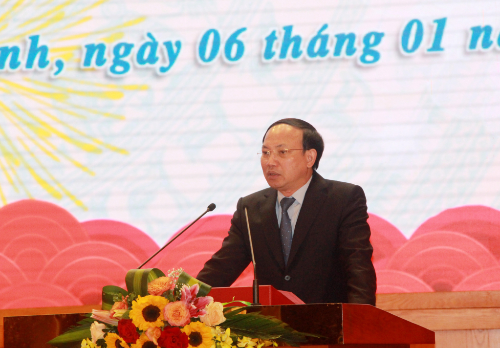 Đồng chí Nguyễn Xuân Ký, Ủy viên Trung ương Đảng, Bí thư Tỉnh ủy, Chủ tịch HĐND tỉnh, chúc sức khoẻ các đồng chí cán bộ chủ chốt của tỉnh, địa phương đã nghỉ hưu qua các thời kỳ. 
