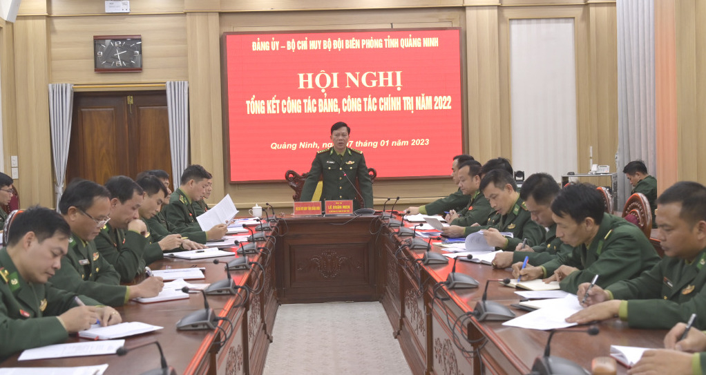 Đại tá Lên Xuân Men, Bí thư Đảng uỷ, Chính uỷ BDDBP tỉnh phát biểu chỉ đạo tại hội nghị.