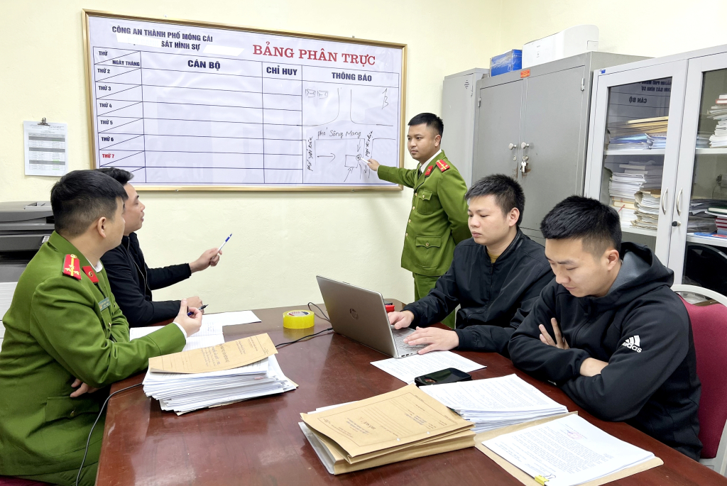 Đội Cảnh sát hình sự Công an TP Móng Cái họp bàn triển khai phá án